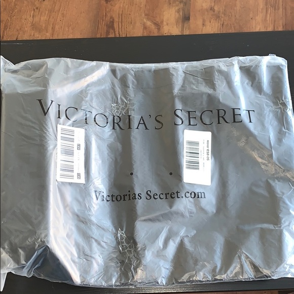 PINK VICTORIA SECRET S'WELL BOTTLE & REUSABLE BAG - Picture 3 of 5